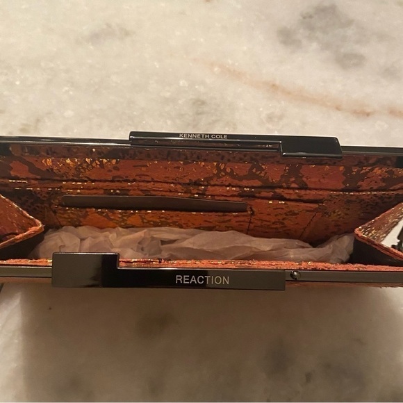 Kenneth Cole Reaction Clutch Wallet - Picture 5 of 6